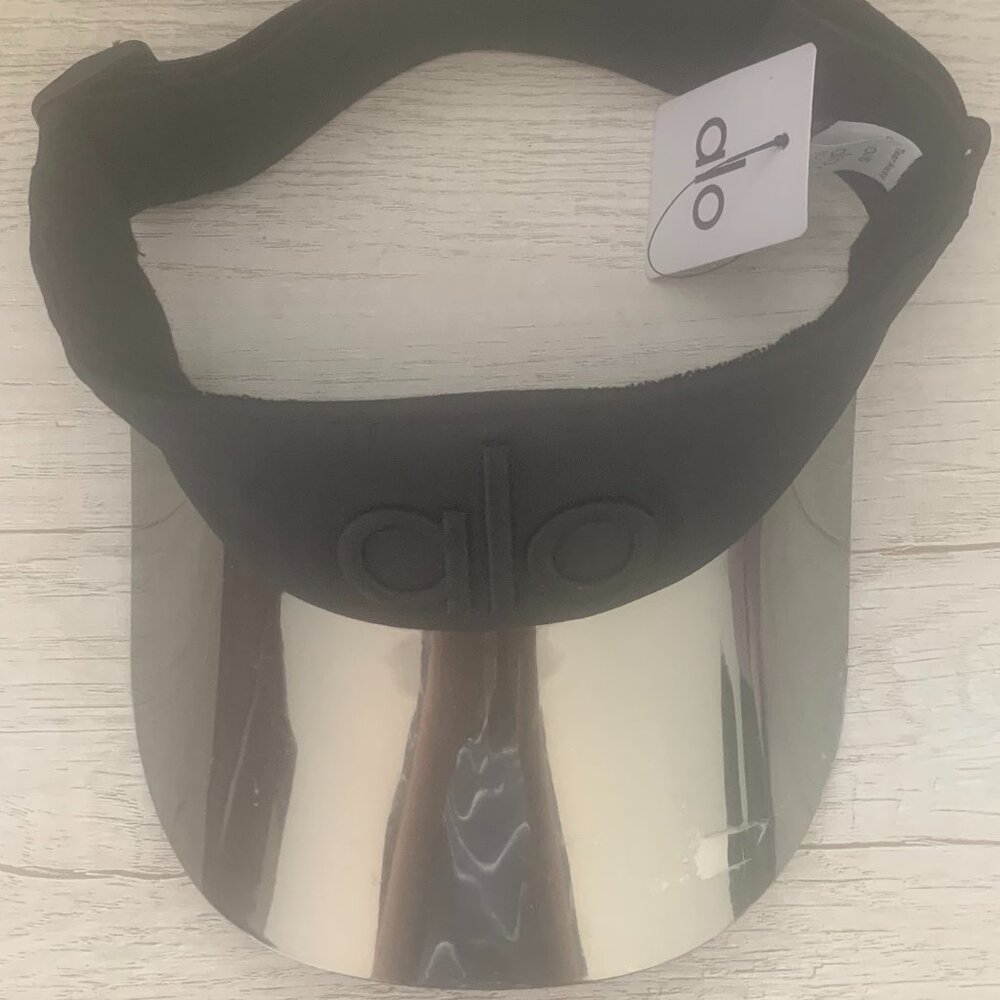 New Alo Yoga Airlift Solar Visor
